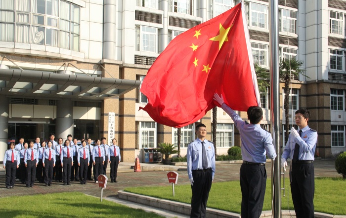 嘉定区税务局举行升国旗仪式