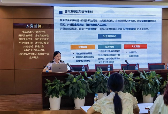 税收宣传进社区 基层治理促发展——闵行区税务局赴梅陇镇永联党群中心开展税收宣传活动