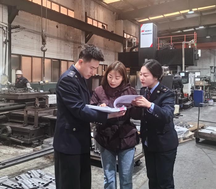 青浦区税务局赴安置残疾人就业企业开展政策辅导