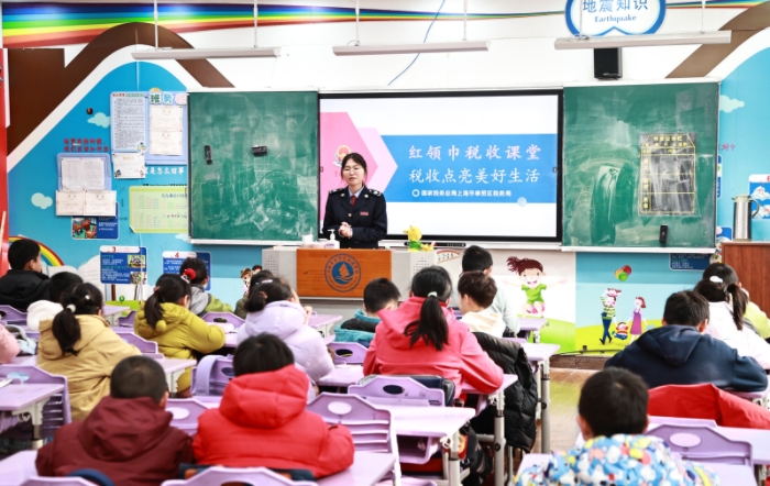 税法润童心 春风伴成长
