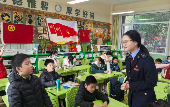 区局开展税法宣传进校园活动