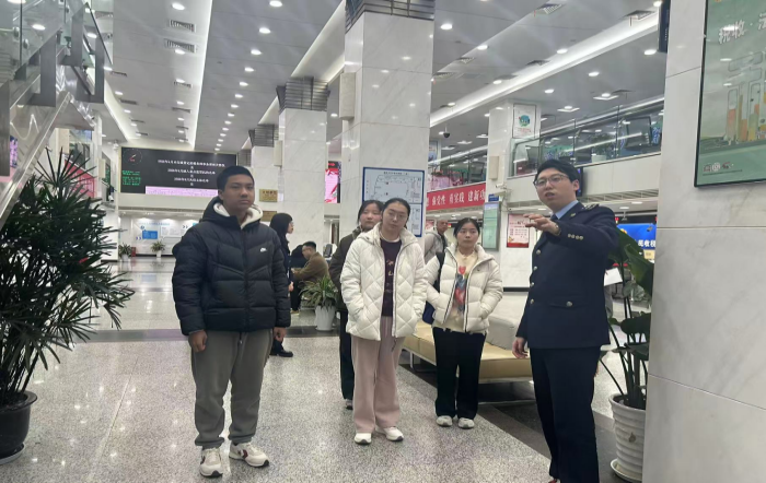 虹口区税务局联合上海师范大学附属中学开展税收岗位实践活动